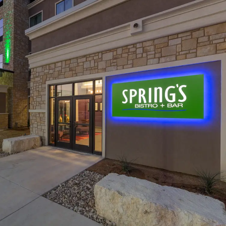 Spring's Bistro + Bar @ Holiday Inn San Marcos, San Marcos, TX