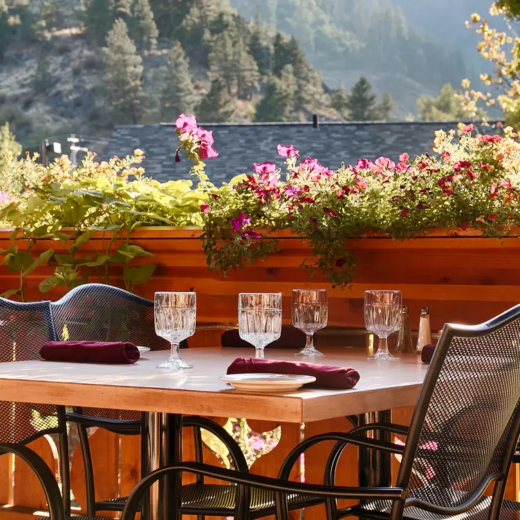 JJ Hills Restaurant & Bar WA Leavenworth