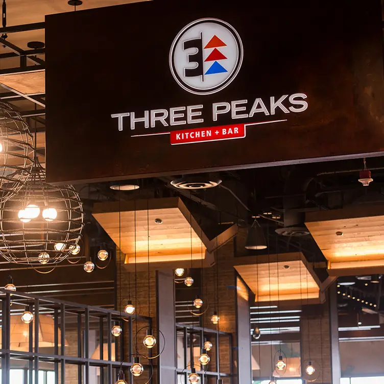 Three Peaks Kitchen + Bar, Airway Heights, WA