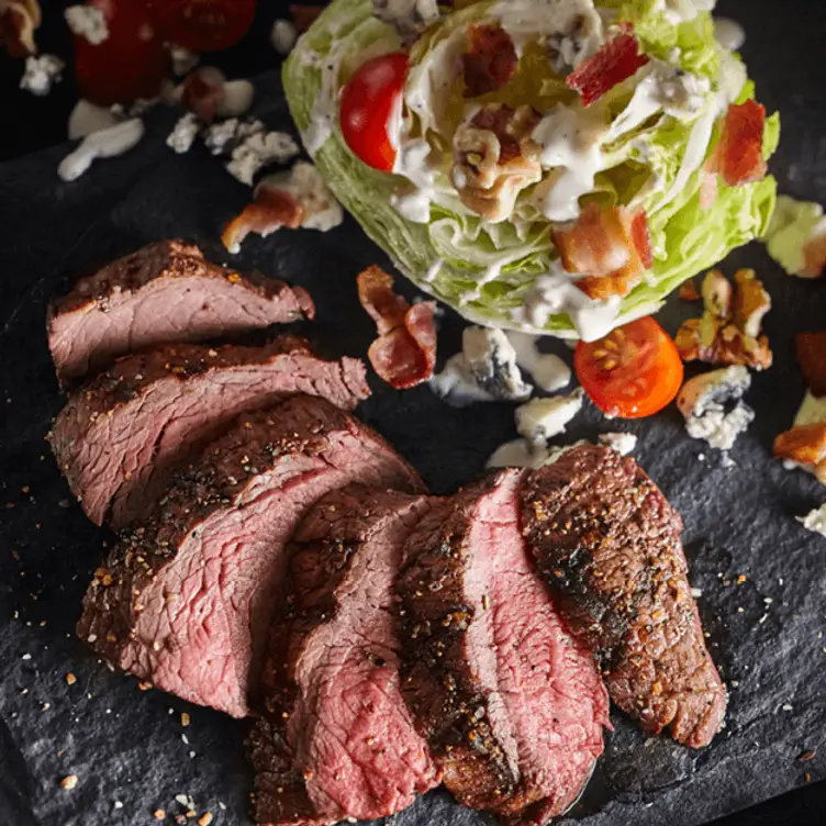 Bâton Rouge Steakhouse & Bar Ville D'Anjou Restaurant Anjou, QC