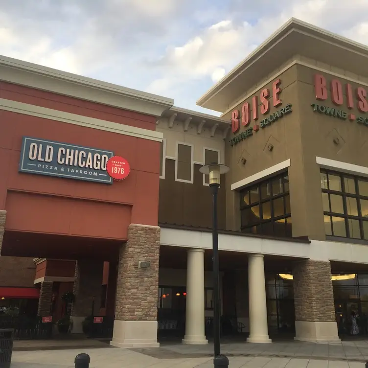 Boise Mall - Old Chicago Pizza & Taproom - Boise - Mall, Boise, ID