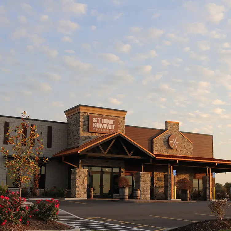 Stone Summit Steak & Seafood，MOWentzville