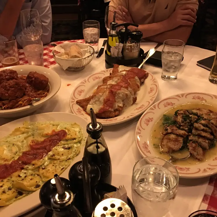 Maggiano's - Las Vegas - Updated 2024, Italian Restaurant in Las Vegas, NV