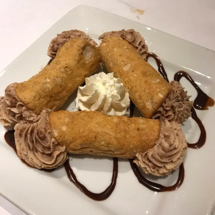 Daily Canoli (Oreo Cookies And Cream) - Trattoria Roma，OHColumbus