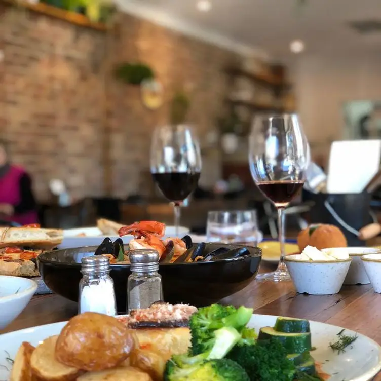 Bellini's Cafe & Restaurant Updated 2024, Italian Restaurant in St