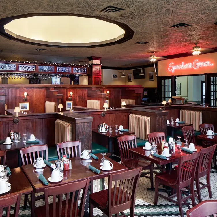 Restaurant Speaker’s Corner DoubleTree by Hilton Nashua Nashua, , NH