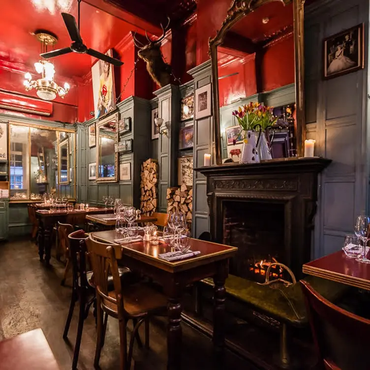 The Chelsea Pig (previously The Pig's Ear), London, 