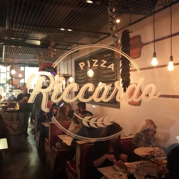 Pizza Riccardo AU-NSW Narrabeen