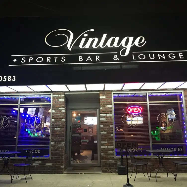 Vintage Sports Bar & Lounge, Wantagh, NY