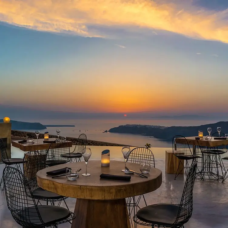 Throubi Restaurant, Imerovigli, Santorini