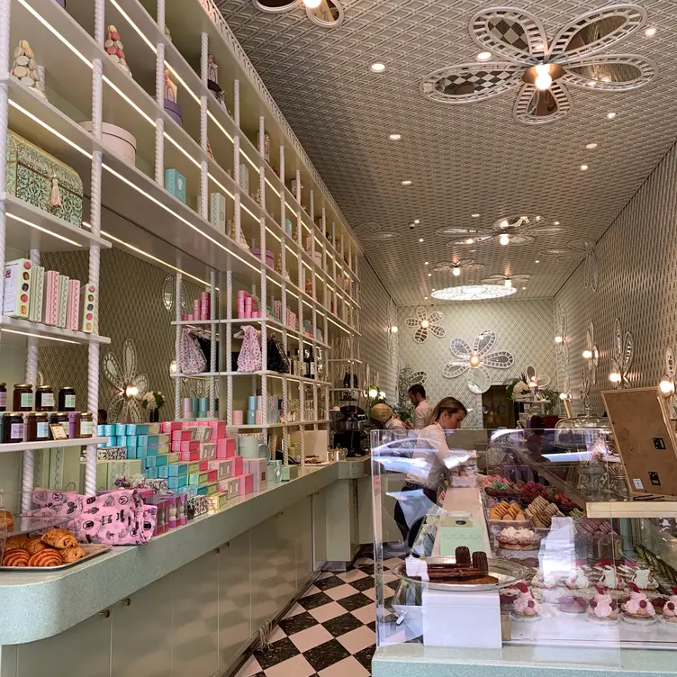 Ladurée Beverly Hills, Beverly Hills, CA Ladurée Beverly Hills, Beverly Hills, CA
