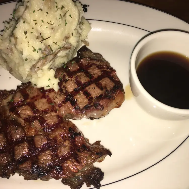 J. Alexander's - Livonia Restaurant - Livonia, Mi 