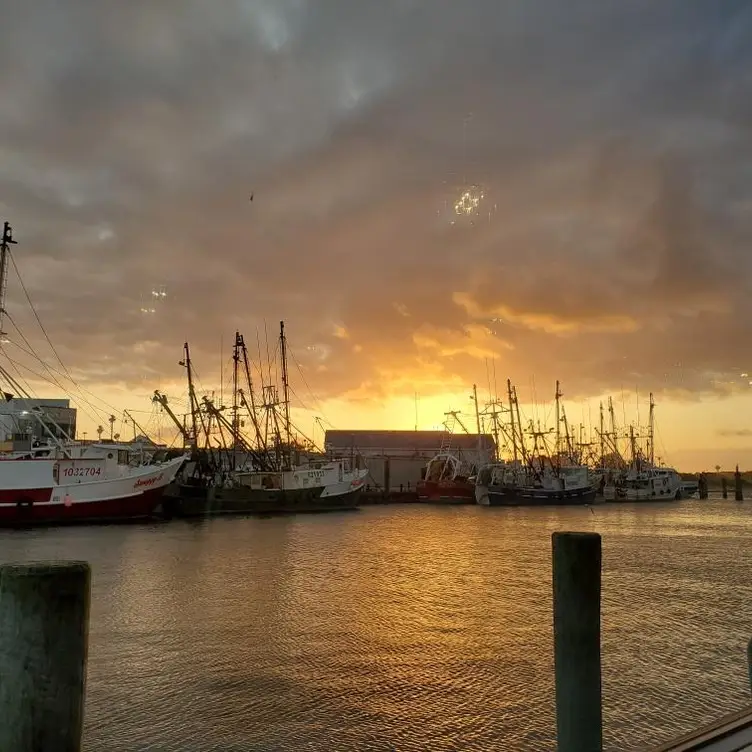 The Shrimp Box & Outside The Box Patio Bar Restaurant Point Pleasant