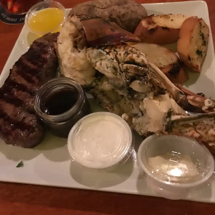 Topper's Restaurant & Bar Top Rated Restaurant in Simpson Bay, Sint