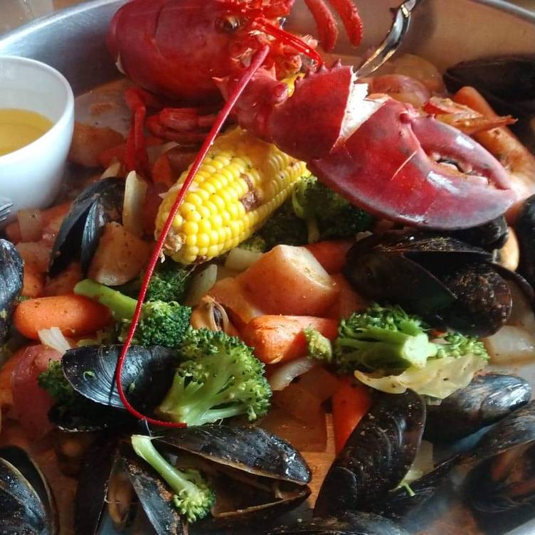 Whole Maine Lobster Steamer Pot - Picture of Steelefish Grille, Bel Air -  Tripadvisor