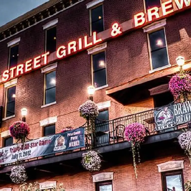 Pearl Street Grill & Brewery-PATIO, Buffalo, NY