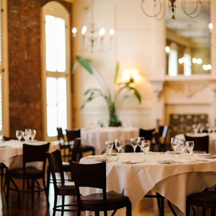 Restaurant August