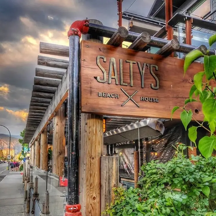 Salty's Beach House, Penticton, BC