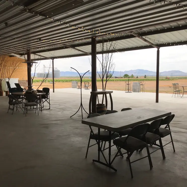 Birds & Barrels Vineyards，AZWillcox