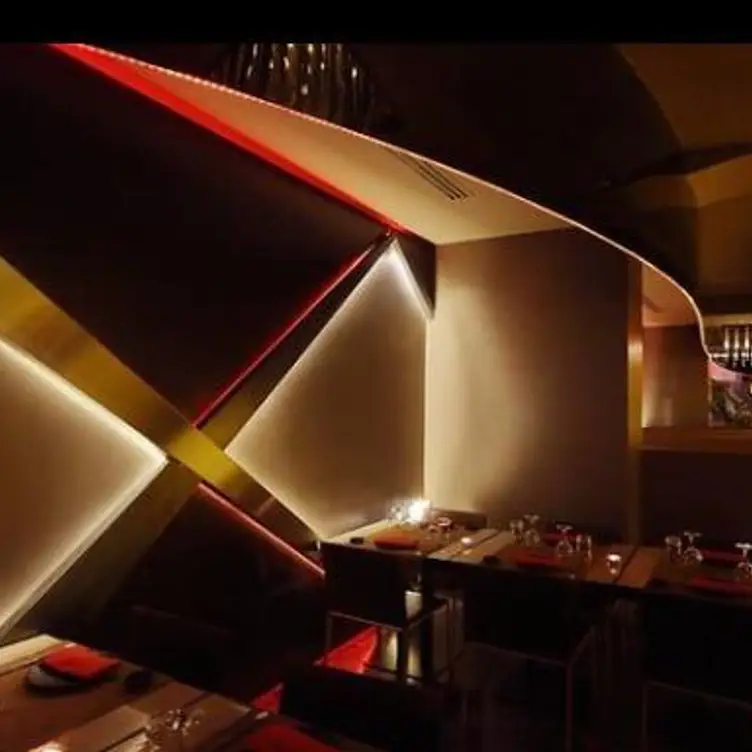 Kanji Light, Milan, LO