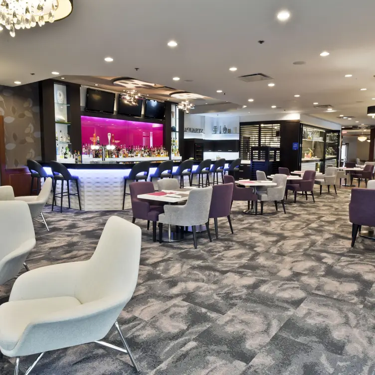 Le Quartz - Hilton，QCLaval