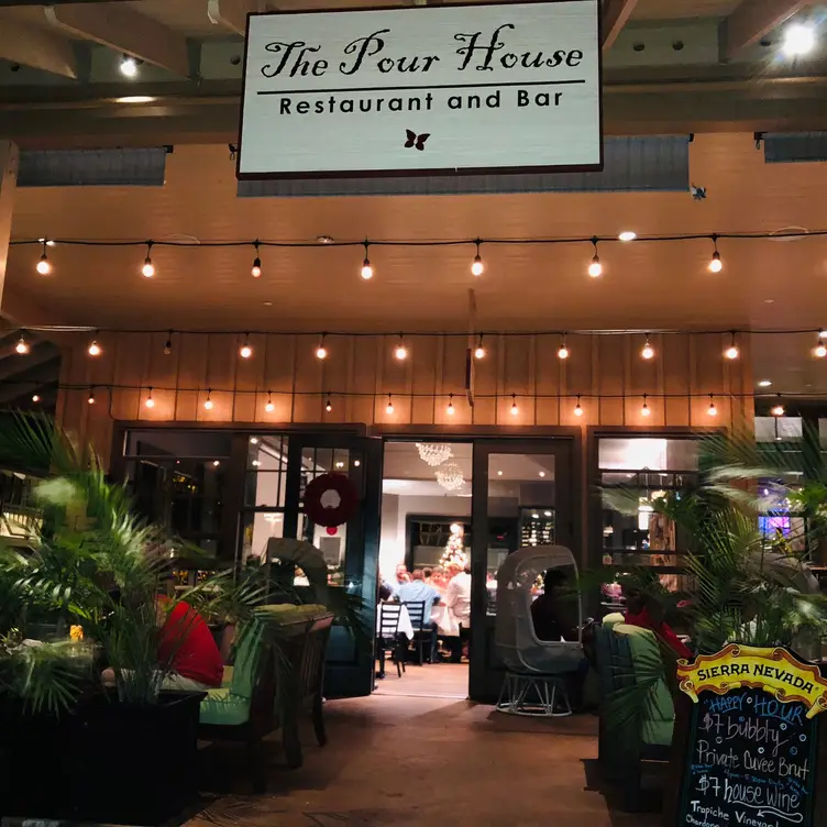 The Pour House Italian Kitchen and Wine Bar，HILahaina