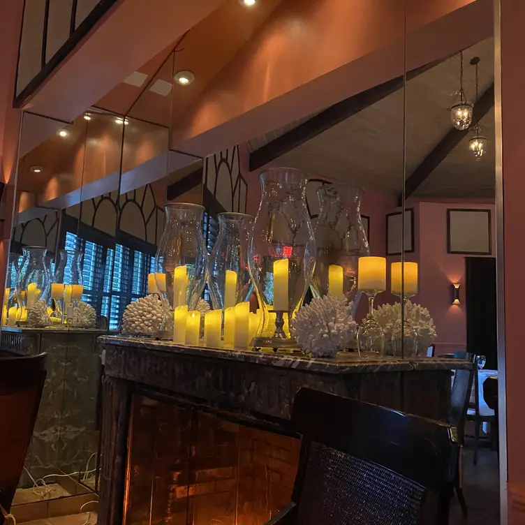 Restaurante Maison Martinique at the Caribbean Court Boutique Hotel