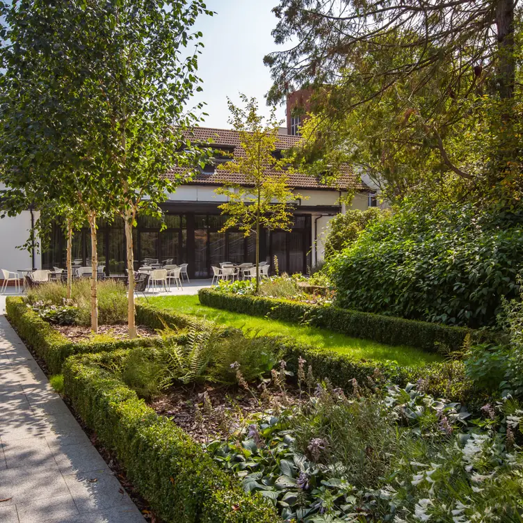 The Secret Garden @ Crowne Plaza Gerrards Cross - Permanently Closed, Beaconsfield, Buckinghamshire