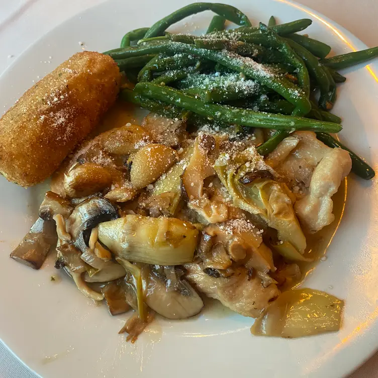 Aiello's East Coast Italian Updated 2024, Italian Restaurant in