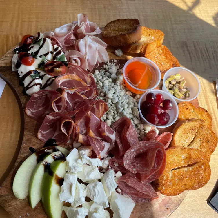 Bernie'sHatboro Updated 2024, American Restaurant in Hatboro, PA