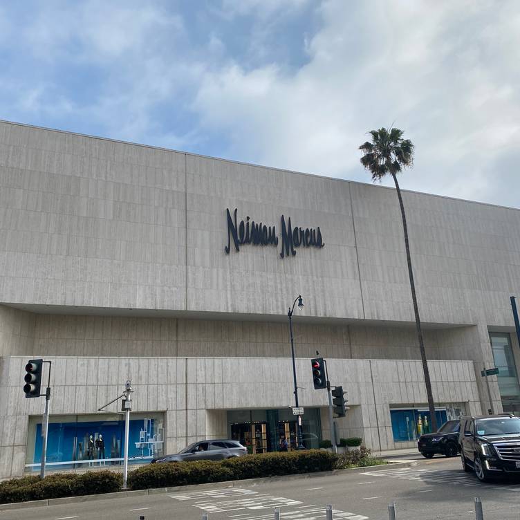 Neiman Marcus - Parking in Beverly Hills