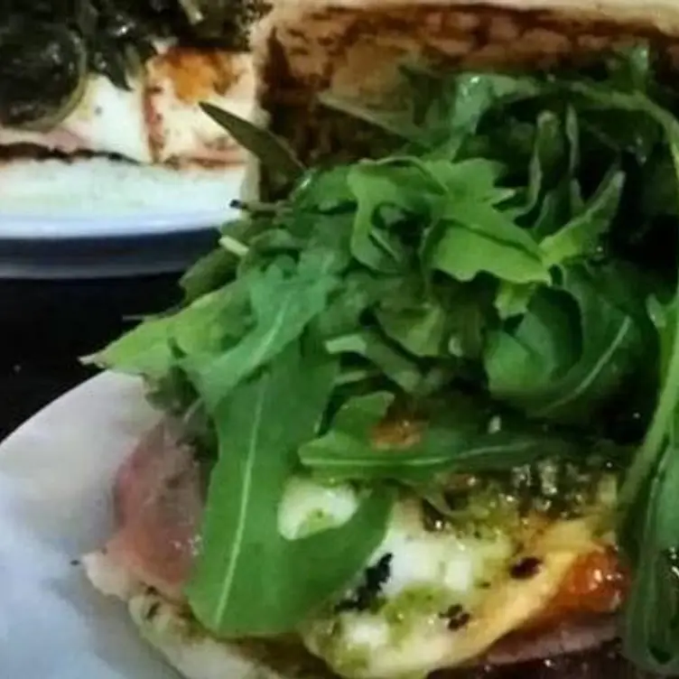 Revenge Pub and Grill, Naples, CM