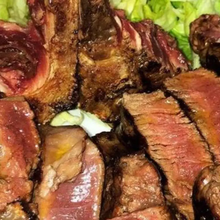 Revenge Pub and Grill, Naples, CM