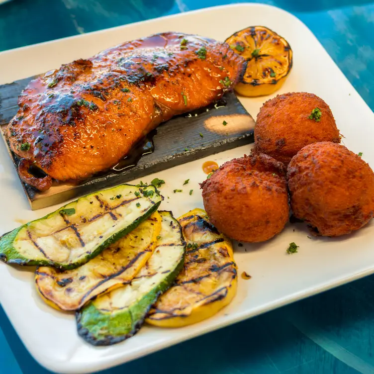 Deep Lagoon Seafood and Oyster House - Fort Meyers, Fort Myers, FL