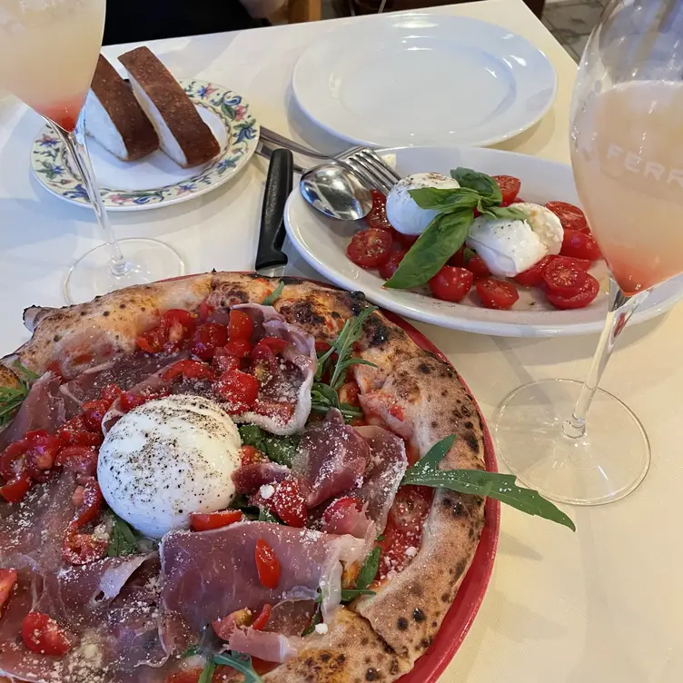 Trattoria Pizzeria Napule Minami-Aoyama, Minato-ku, Tokyo Trattoria Pizzeria Napule Minami-Aoyama, Minato-ku, Tokyo