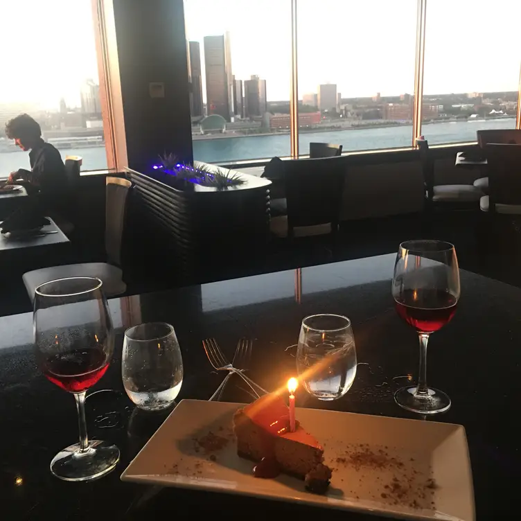 Fourteen Restaurant & Sky Lounge Top Rated Restaurant in Windsor, ON