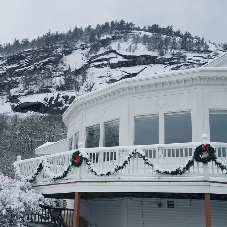 Ledges Breakfast - White Mountain Hotel, Hales Location, NH