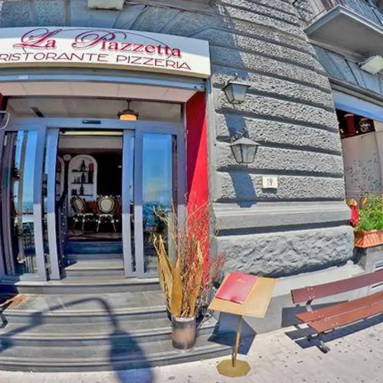 La Piazzetta, Naples, CM