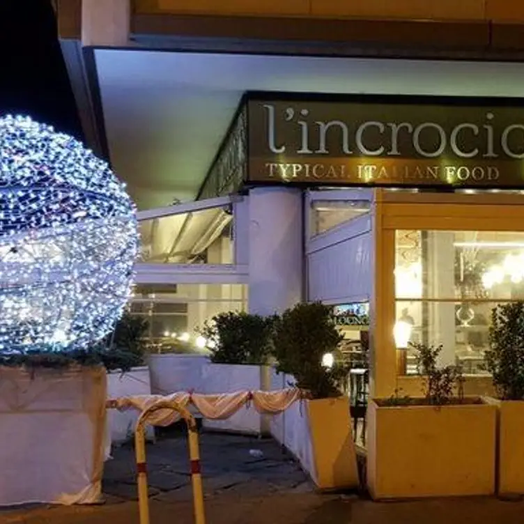 L'Incrocio, Naples, CM