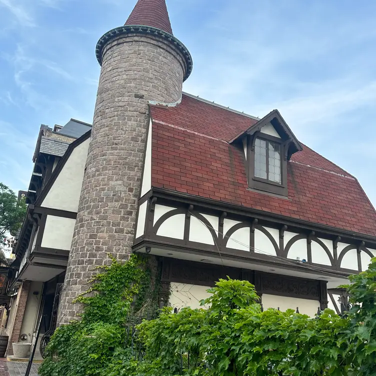 Mader's German Restaurant, Milwaukee, WI Mader's German Restaurant, Milwaukee, WI