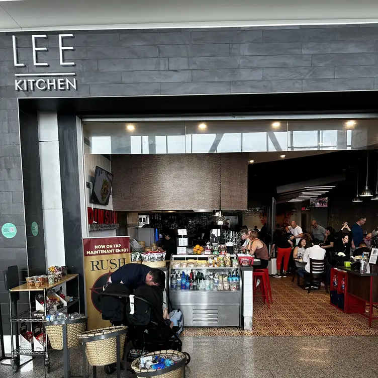 LEE Kitchen by Susur Lee - YYZ International gate E73/F73, Mississauga, ON