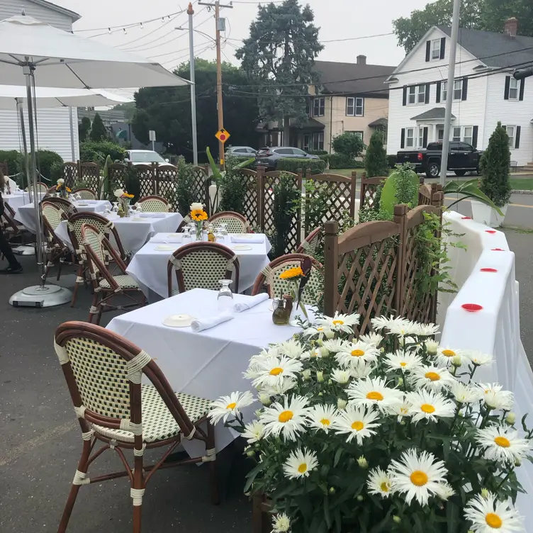 Louie's Italian Restaurant and Bar，CTCos Cob