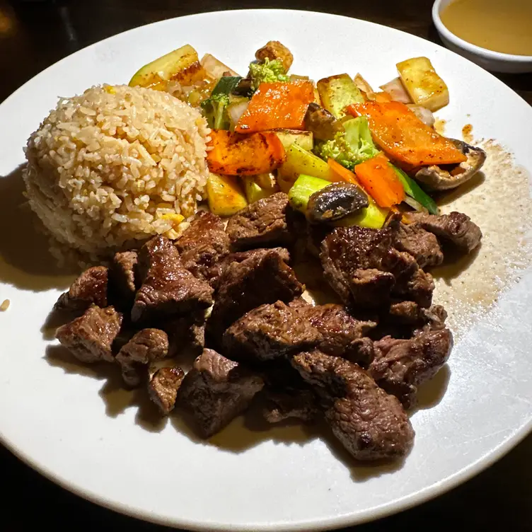 Kon Asian Bistro & Hibachi Grill East Greenwich, RI Restaurant