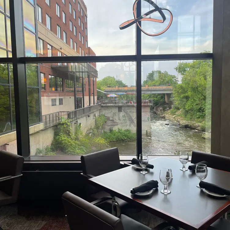 Beau's On The River, Cuyahoga Falls, OH Beau's On The River, Cuyahoga Falls, OH