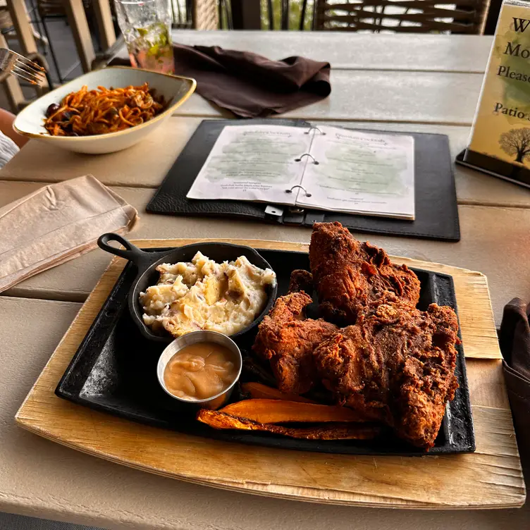 Moss + Oak Savannah Eatery Hyatt Regency Savannah Restaurant