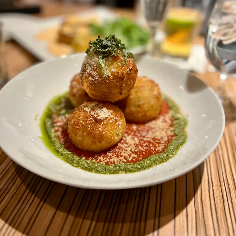 Chopps Italian Steakhouse & Bar at Boston Marriott Burlington