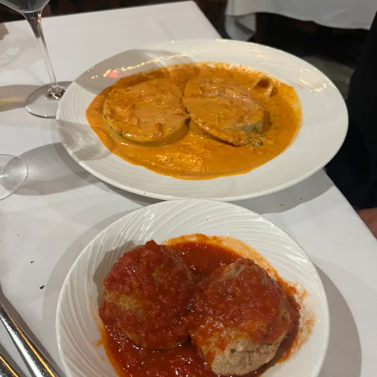 Roberto's Ristorante & Pizzeria Restaurant Elmhurst, , IL OpenTable