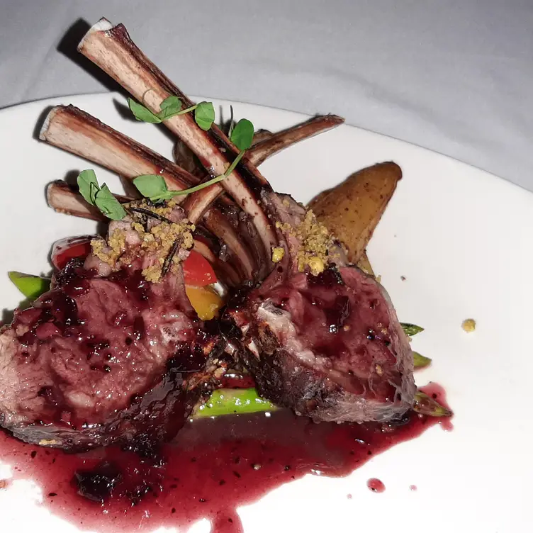 Liv Restaurant - White Oaks Resort & Spa, Niagara-on-the-Lake, ON Liv Restaurant - White Oaks Resort & Spa, Niagara-on-the-Lake, ON
