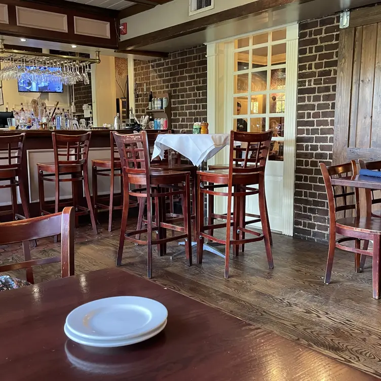 Mount Vernon Inn Restaurant, Alexandria, VA Mount Vernon Inn Restaurant, Alexandria, VA