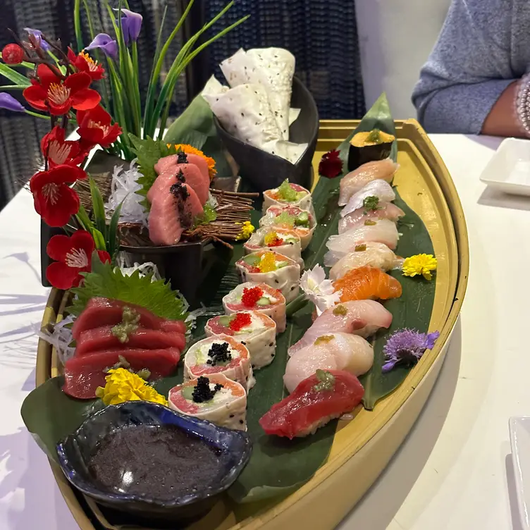 Newmans at 988 – Fine Dining in Cannon Beach, Oregon » FISHES Sushi &  Japanese Cuisine